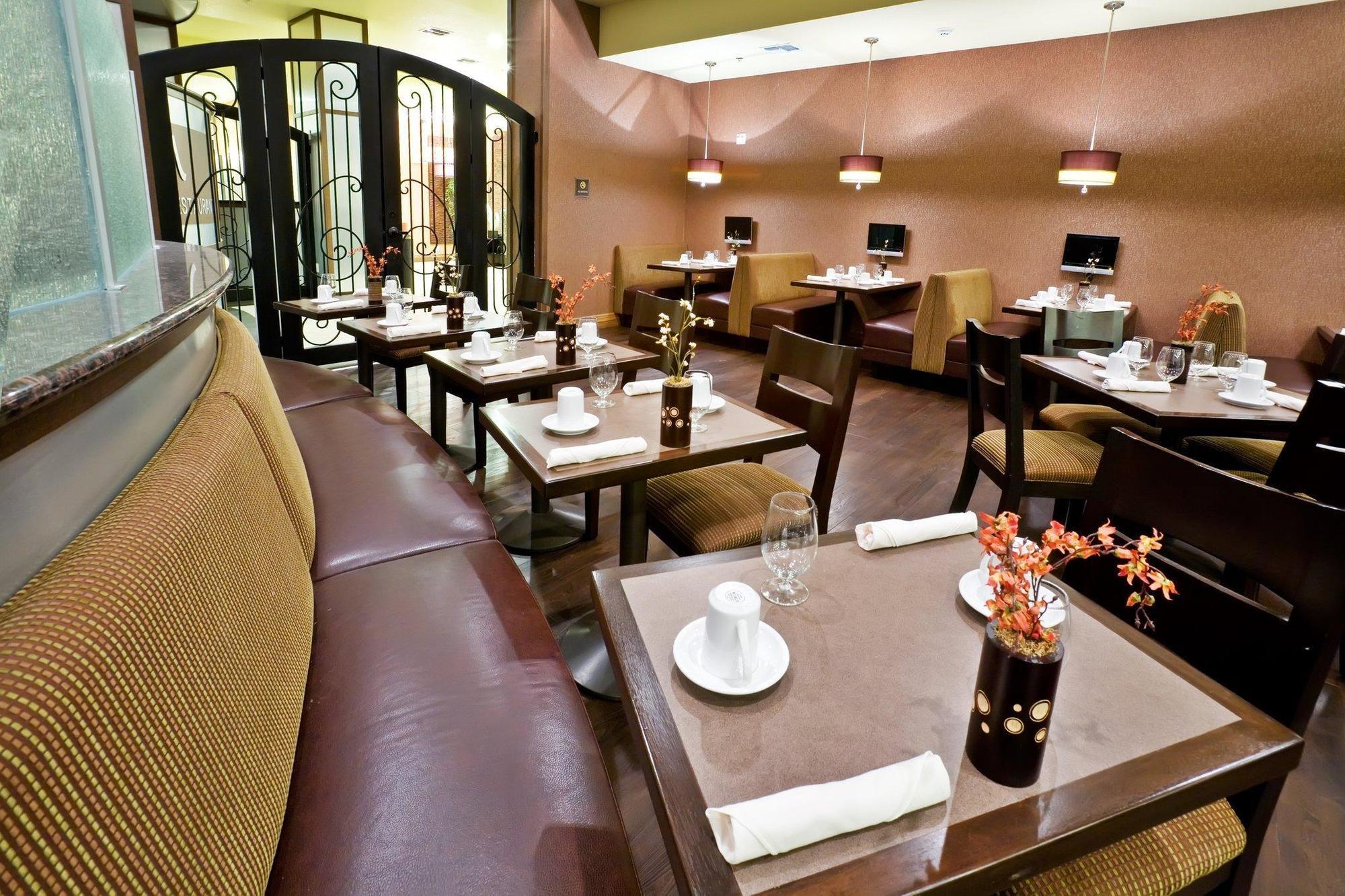 & - N Allen By Ihg Hotel 3*